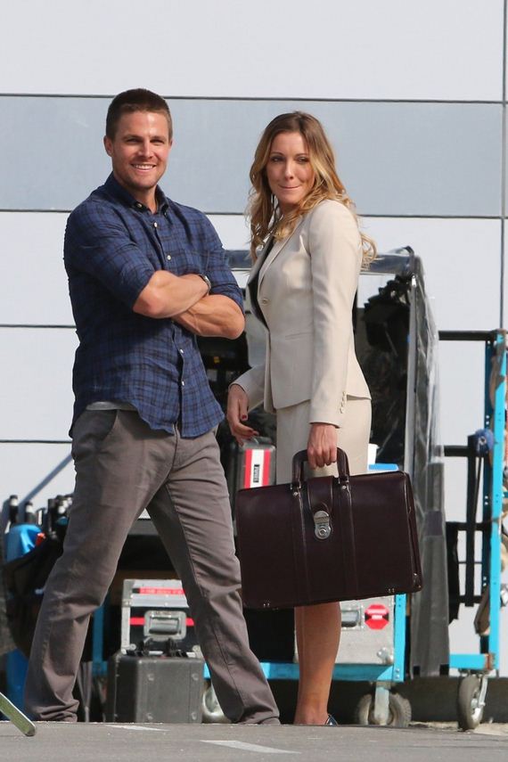 Katie-Cassidy -Arrow-set-photos